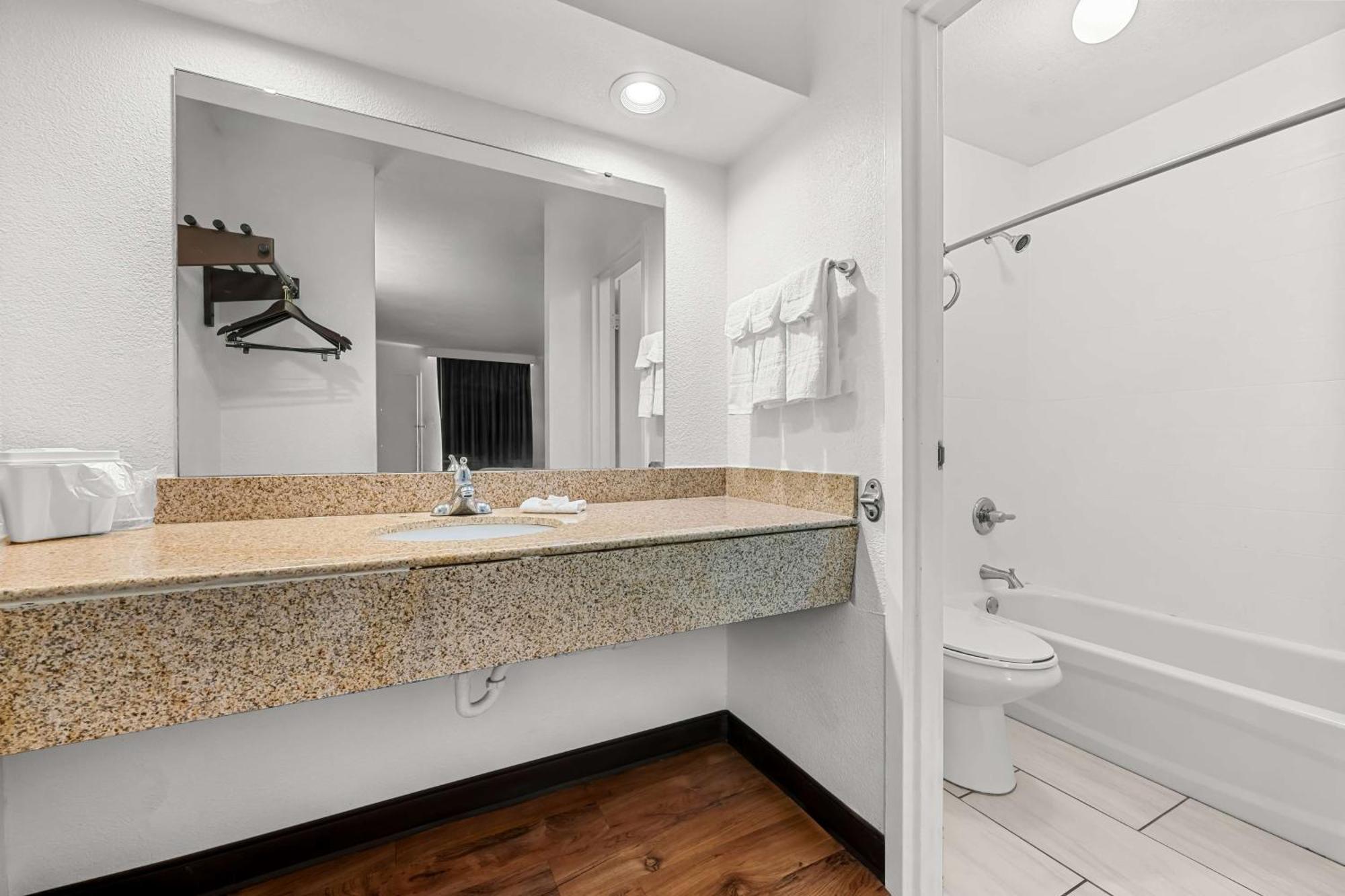 Americas Best Value Inn Hamilton 外观 照片