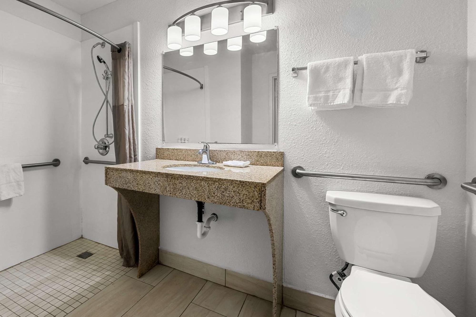 Americas Best Value Inn Hamilton 外观 照片