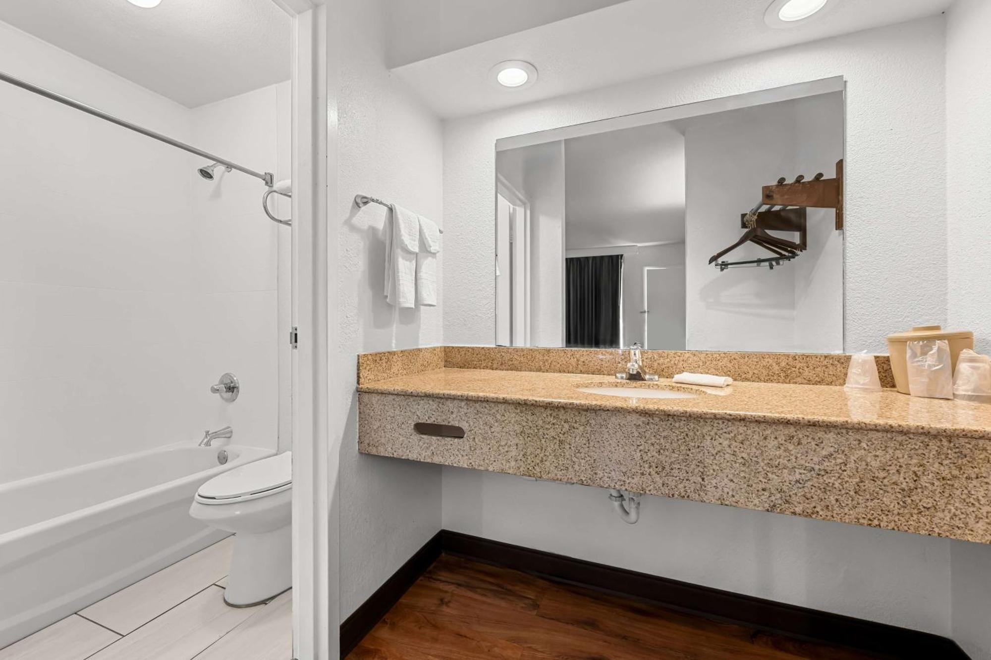 Americas Best Value Inn Hamilton 外观 照片
